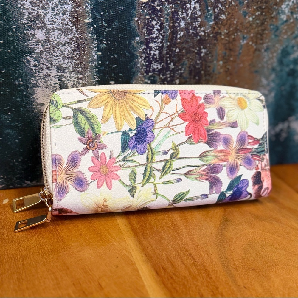 Cottagecore Botanical Garden Double
Zip-Around Wallet – White Faux Leather EUC - Picture 2 of 12
